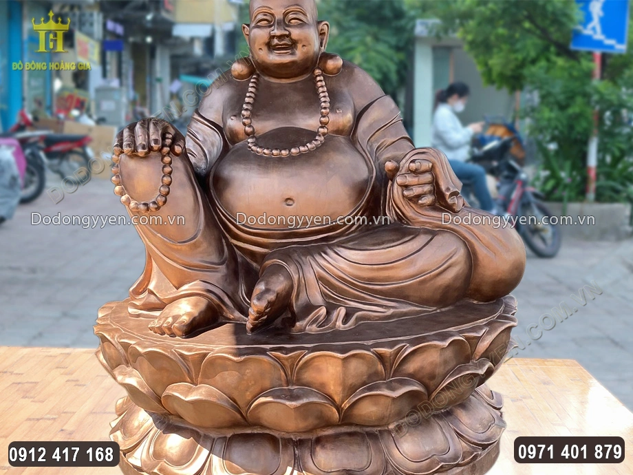 Từng đường n&eacute;t được chạm khắc sắc n&eacute;t